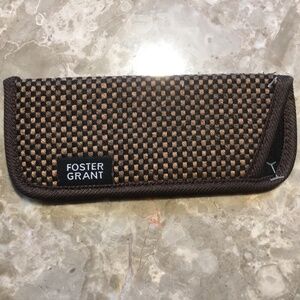 Foster Grant Soft Eyeglass Case (Brown and tan Checks Color)
